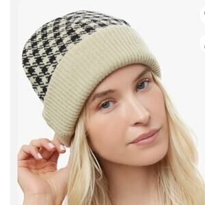 We Wore What beenie ONE SIZE tan black